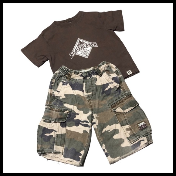 ROOTS Beaver Canoe T-Shirt & Children’s Place Cargo Shorts Outfit - Picture 1 of 9